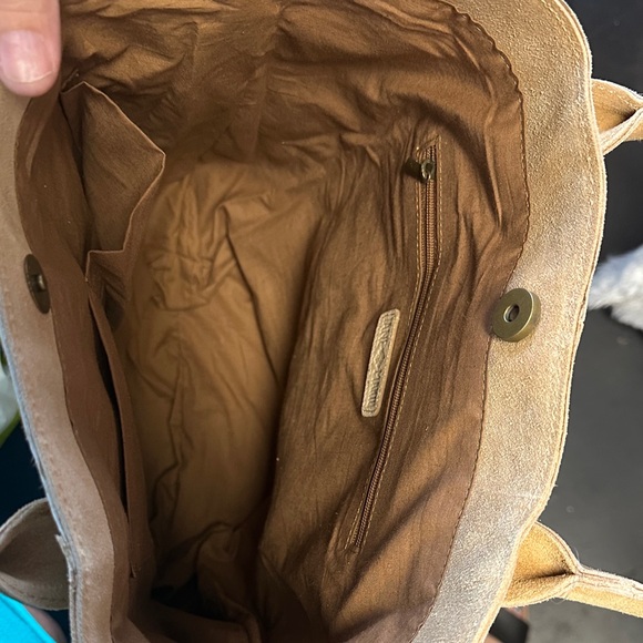 Elegant Tan Shoulder Bag - Picture 3 of 5